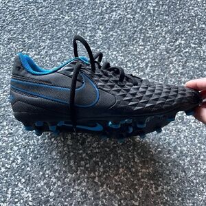 Nike Legend 8 Tiempo Soccer Cleats Black/Blue size 9.5 mens
